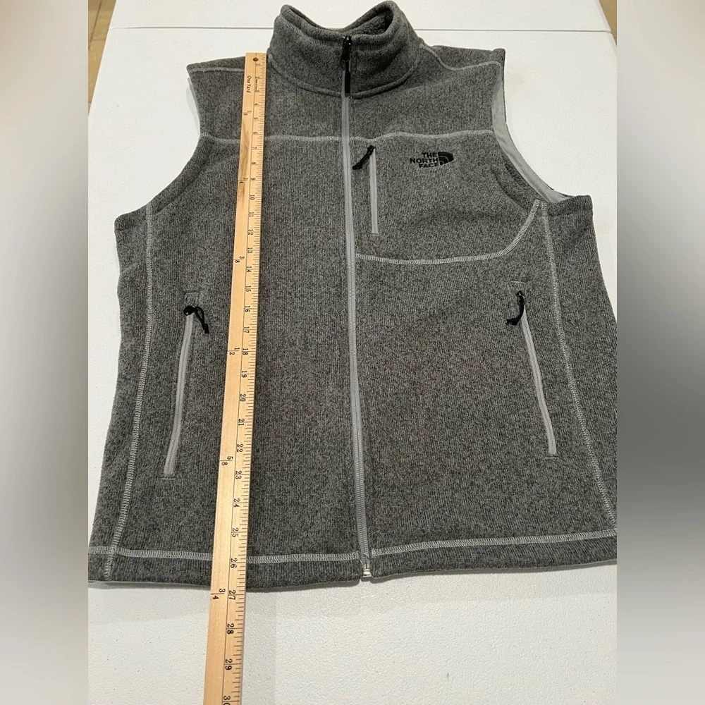 The North Face Men's Gordon Lyons Vest. Vest  3 pockets  grey Men's L